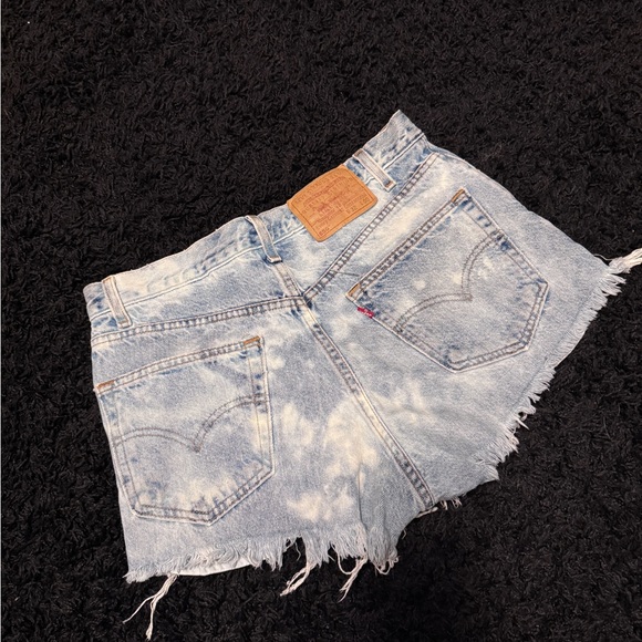 LEVI DISTRESSED DENIM SHORTS 550 - Picture 4 of 5